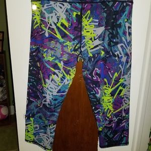 Salar Capri, Befort Tee, & Doon Sports Bra